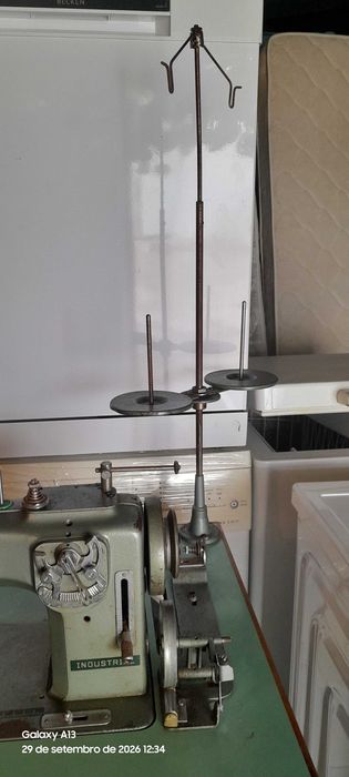 Máquina de costura Refrey 430
