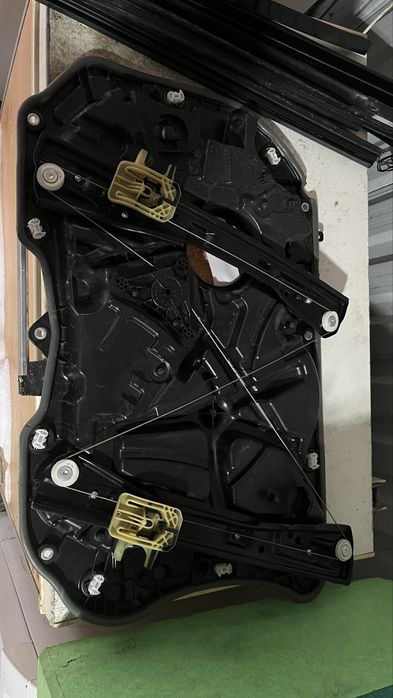 Szyba i mechanizm BMW G31