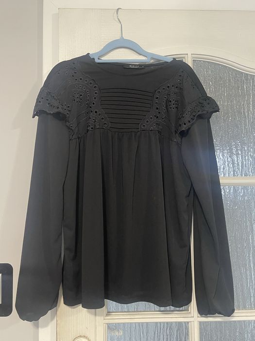 Elegancka czarna bluzka