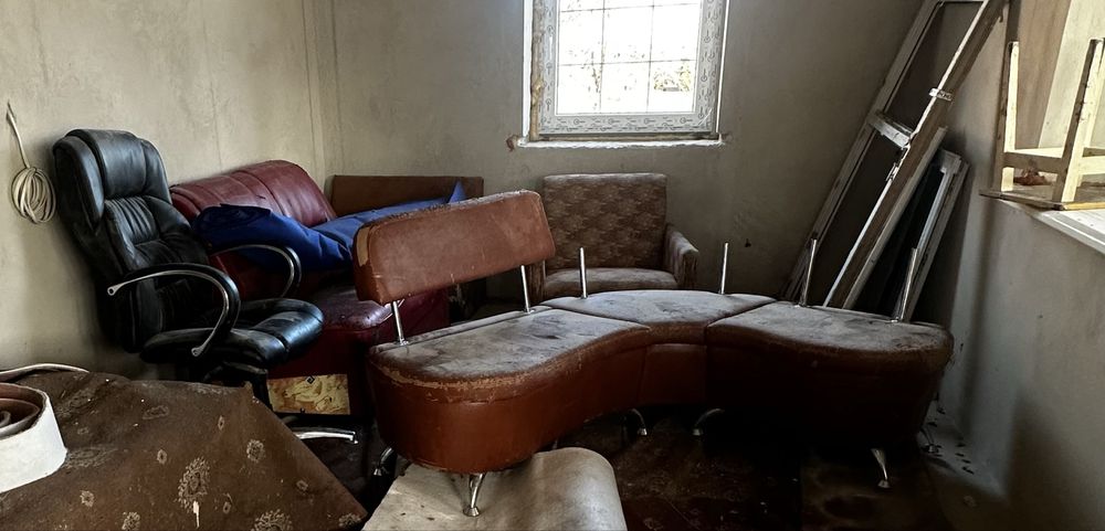 Безкоштовно віддам кожзам б/у (нерозкладні) дивани, самовивіз