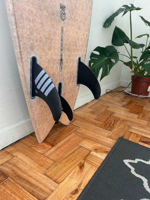 Fish Surfboard 5’10 – 34 L – HRT honeycomb – Futures (tri)