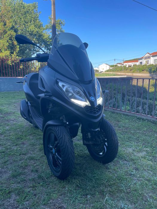 2025 Piaggio MP3 HPE 300 Deep Black Edition