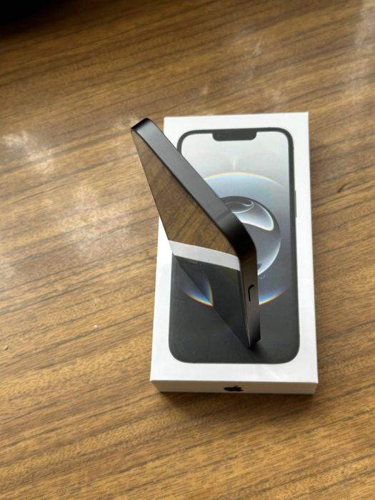 Продам IPhone 16e 256 Neverlock