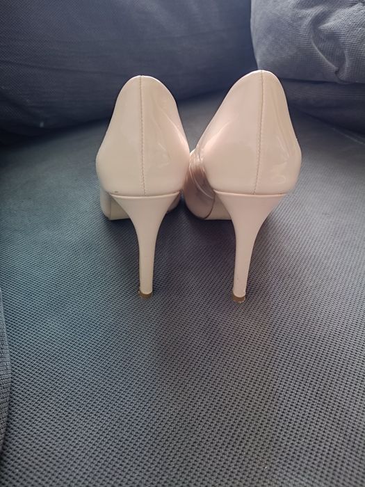 Buty damskie na obcasie Mohito rozm. 37