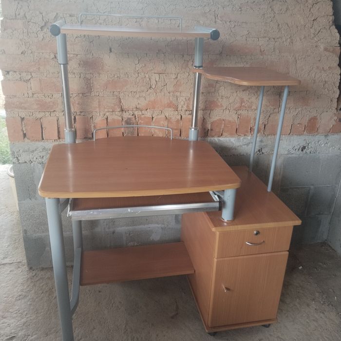 Столик для комп'ютера