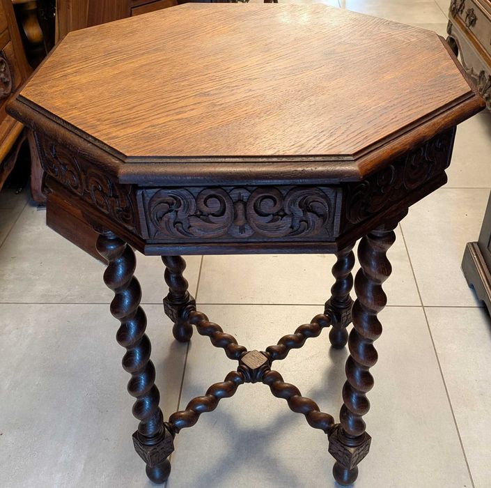 Bardzo ładny dębowy mały stół,stolik