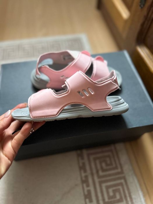 Adidas сандалі для дівчинки