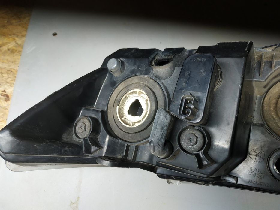 Chrysler Dodge Journey фара R