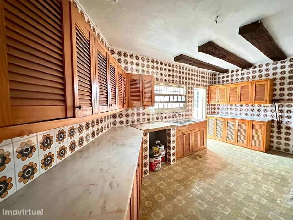 Moradia Histórica para recuperar, com piscina interior e  vista par...