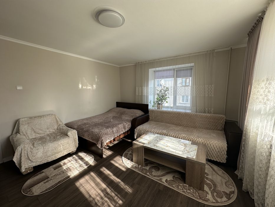 Погодинно,подобово,різні райони. 8 спальних місць