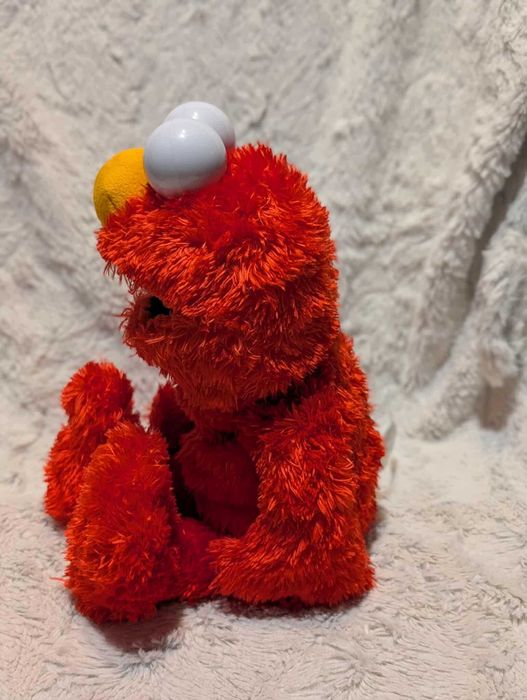 Elmo interaktywny Love to Hug Hasbro śpiewa EN/ES Ulica Sezamkowa