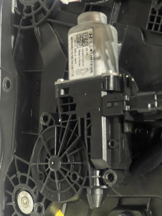 Мотор стеклоподъемника двери передней правой 82460G5010 Hyundai/Kia