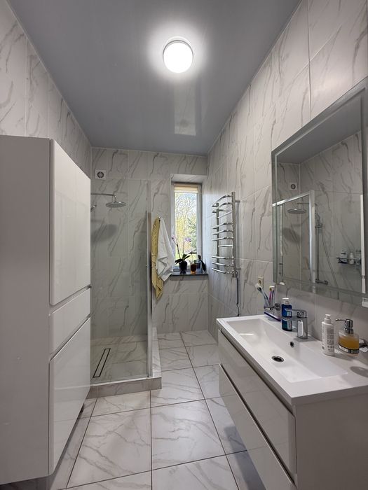 Продаж сучасного будинку в неймовірно гарному місці.