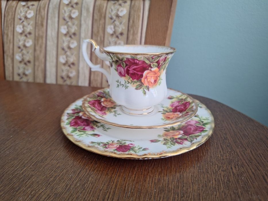 Royal Albert - Old Country Roses. Trio w bukiet róż
