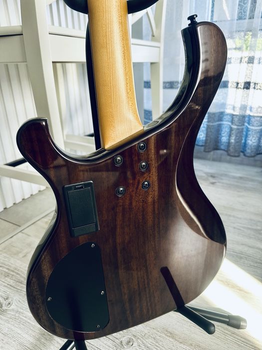 Gitara basowa Cort