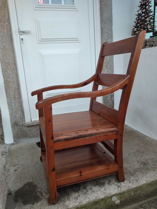 Cadeirão antigo para restauro