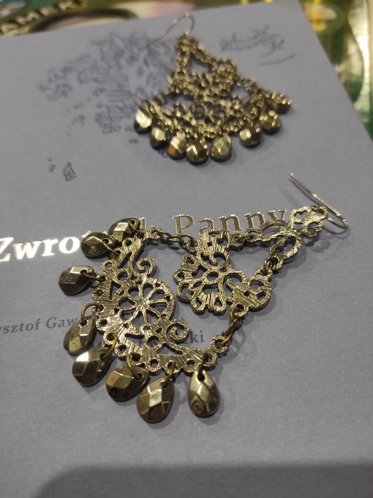 Piękne metalowe kolczyki w stylu Boho