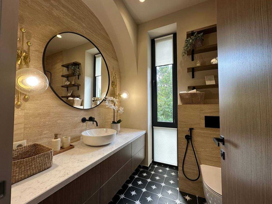 В продаже новый современный дом с бассейном в районе 12ст. Б. Фонтана.