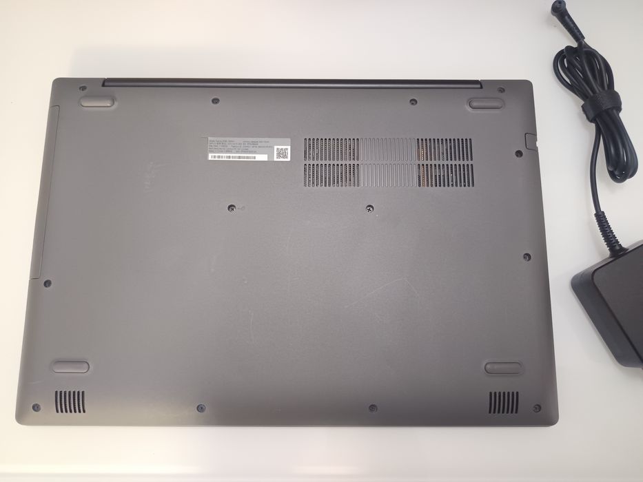 Portátil Lenovo / 8GB RAM / SSD 128GB / Gráfica dedicada