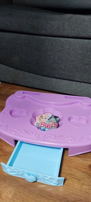 Toaletka z lustrem zabawkowa grająca świecąca