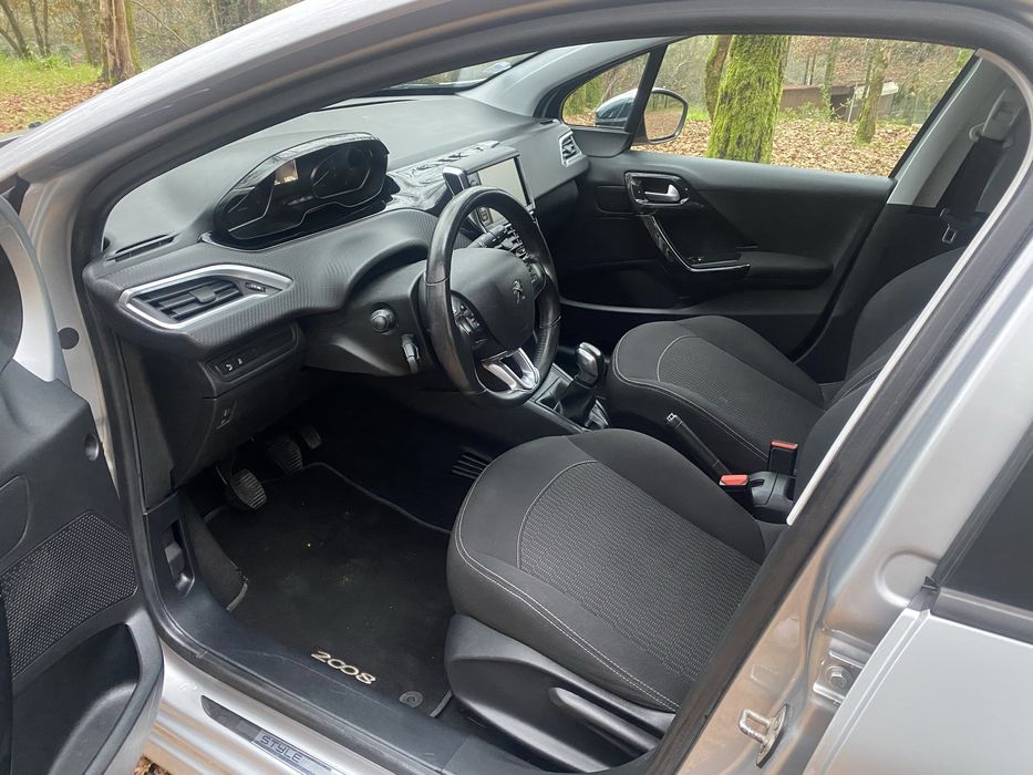 Peugeot 208 1.2 gasolina