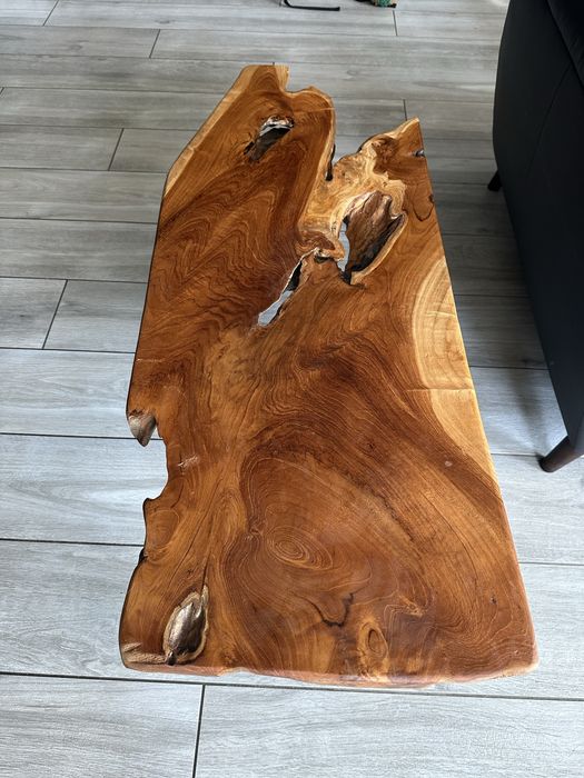 Stolik kawowy z naturalnego drewna