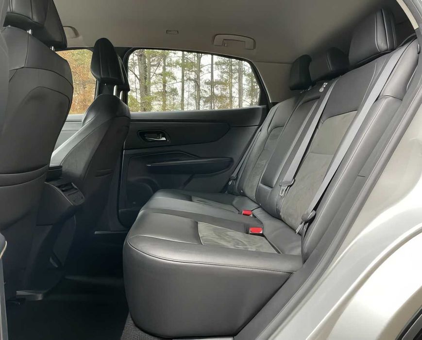 Nissan Ariya      2023