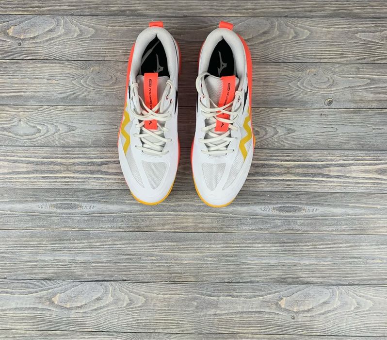 Волейбольні кросівки mizuno