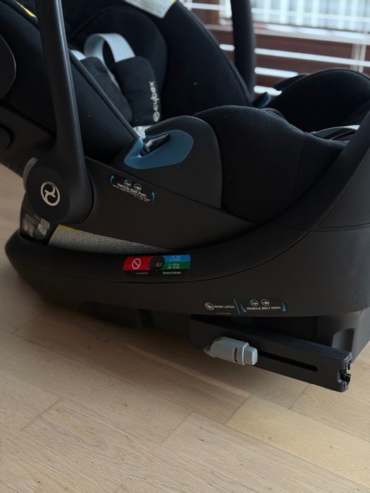 Fotelik Cybex Cloud G z baza (jak nowy)