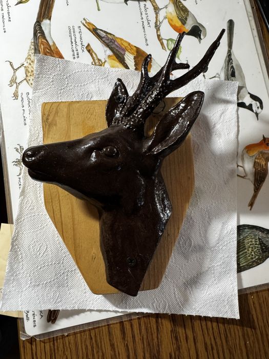 Kozioł płaskorzeżba