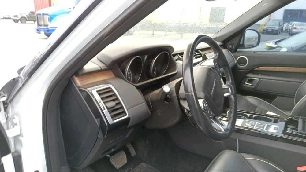 LAND ROVER Discovery 2017 VIN SALRRBBV8HA044943 фото оголошення 10 з 23