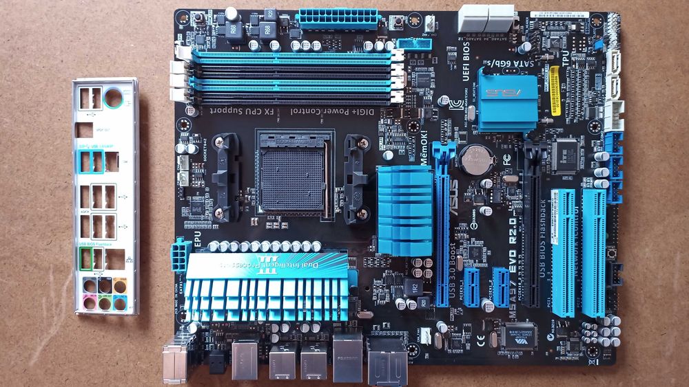 Motherboards Intel / AMD64586030875011122