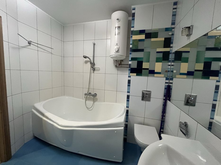 Продаж 2 кім. 65 кв.м Саперно-Слобідська 22