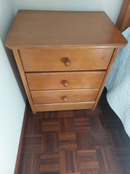 Cama + Cómoda c/ Espelho + 2 Mesas de Cabeceira + Cadeira