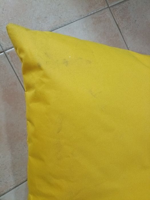 Pouffe amarelo exterior/interior