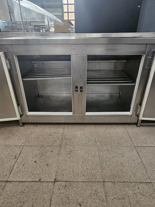Bancada refrigerada com cubas