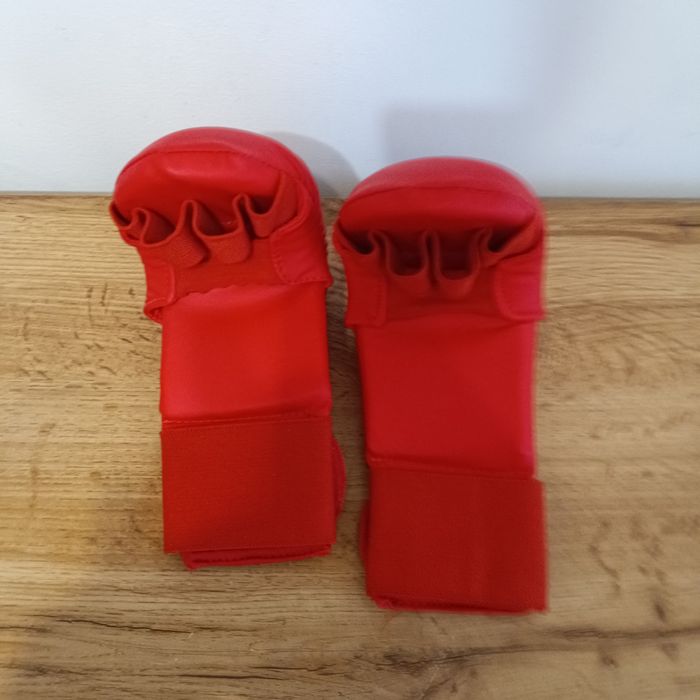 Rękawiczki do karate napięstniki czerwone