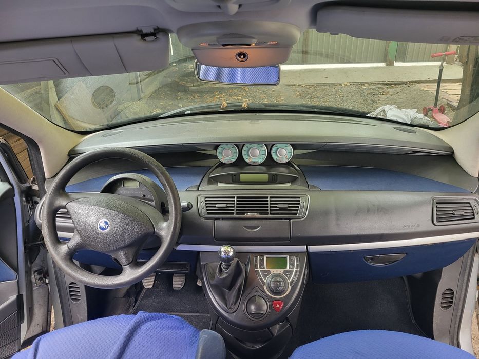 мінівен Fiat Ulysse