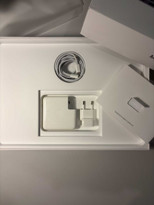 Apple MacBook Pro 2019 | 13.3” | Touch Bar – Cinzento Espacial