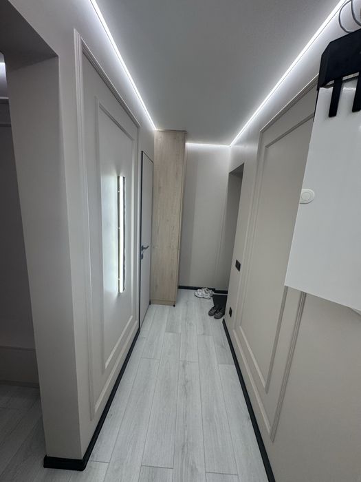 Здається 2 кімнатна в центрі міста .