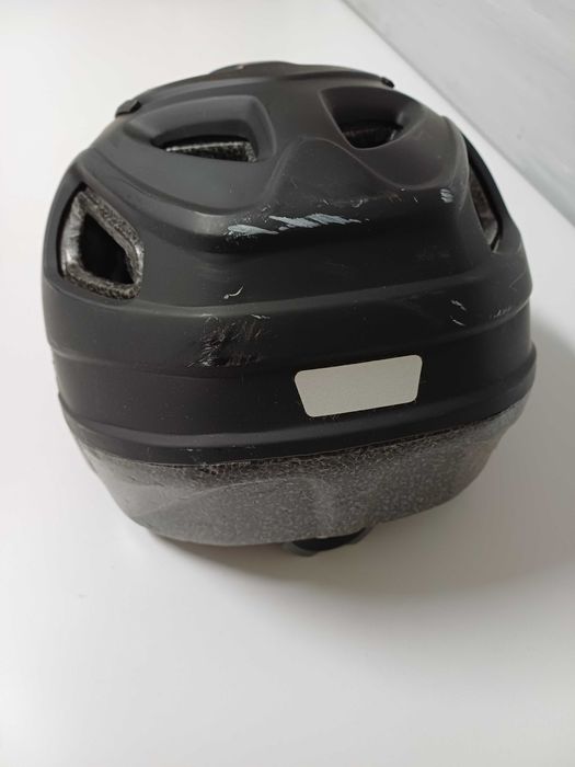 Capacete de ciclismo marca Rockrider preto