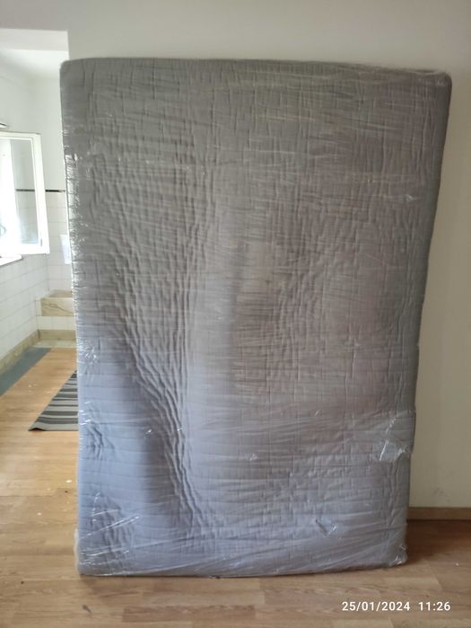 Colchão IKEA cama de casal em bom Estado.