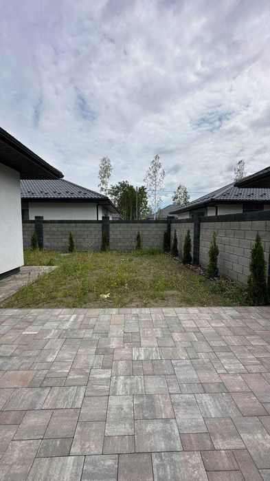 Будинок з сучасним ремонтом, каміном і ділянкою 4 сотки