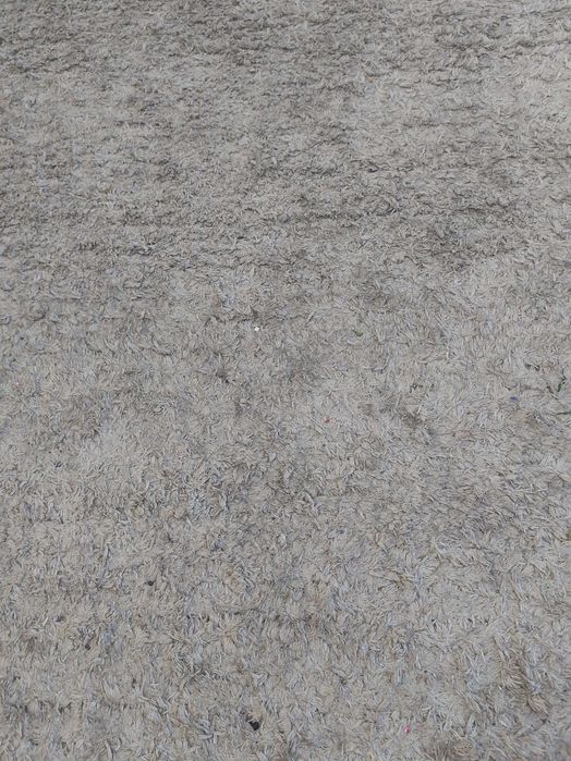 Grey medium-pile rug425607415129722881