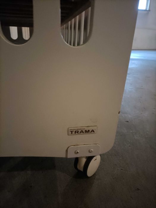 Cama de bebé Trama