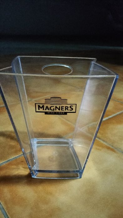 Balde de gelo magners novo