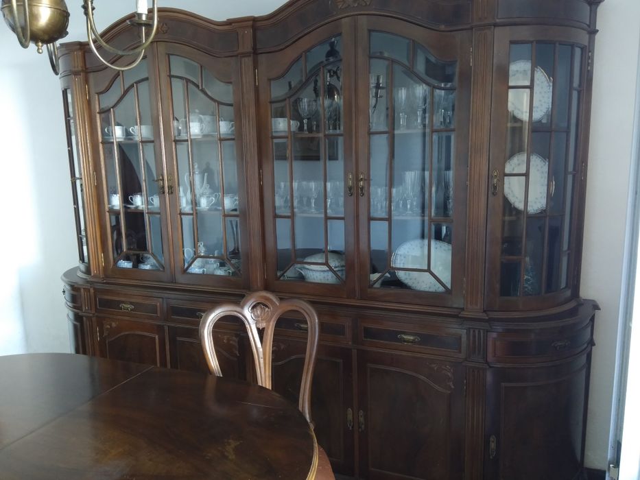 Vendo móvel de sala com vitrine louceiro sem recheio