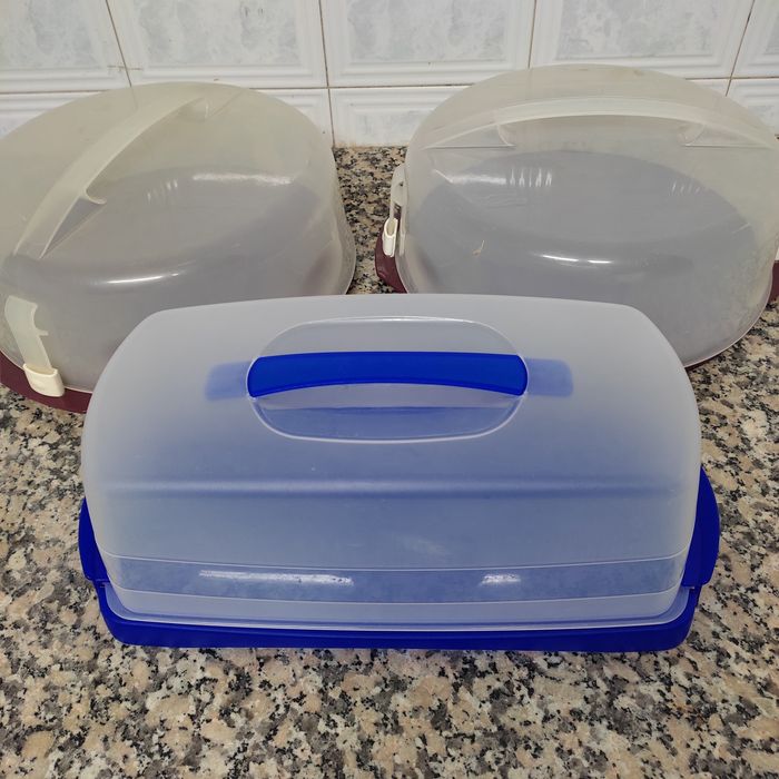 Três boleiras redondas e uma retangular