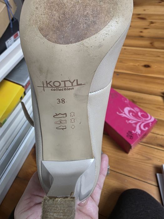 Buty kotyl 38 rozmiar