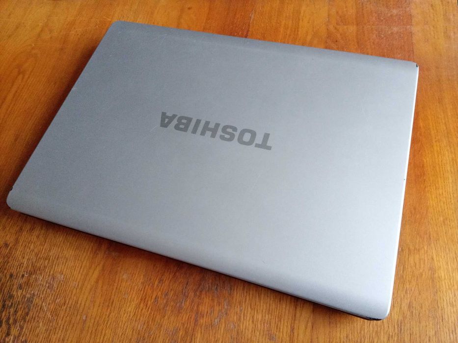 надежный полностью рабочий ноутбук Toshiba Satellite в отличном состоянии